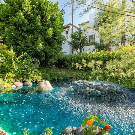 Sea & Mountain View Penthouse דירה *