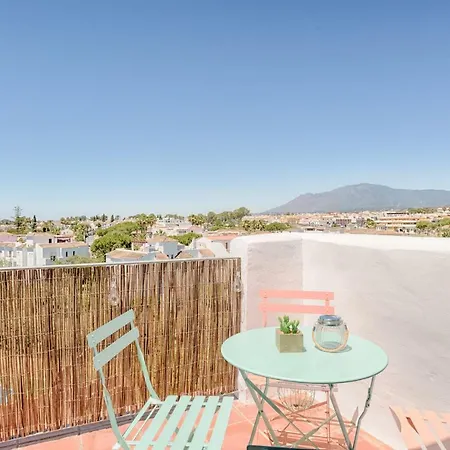 Sea & Mountain View Penthouse Apartament Estepona