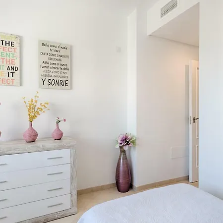 Sea & Mountain View Penthouse דירה *