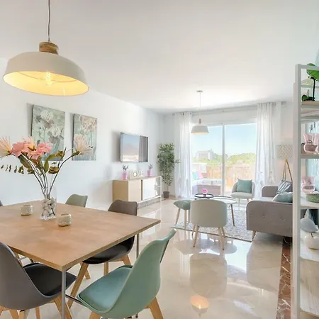 Sea & Mountain View Penthouse Apartament Estepona